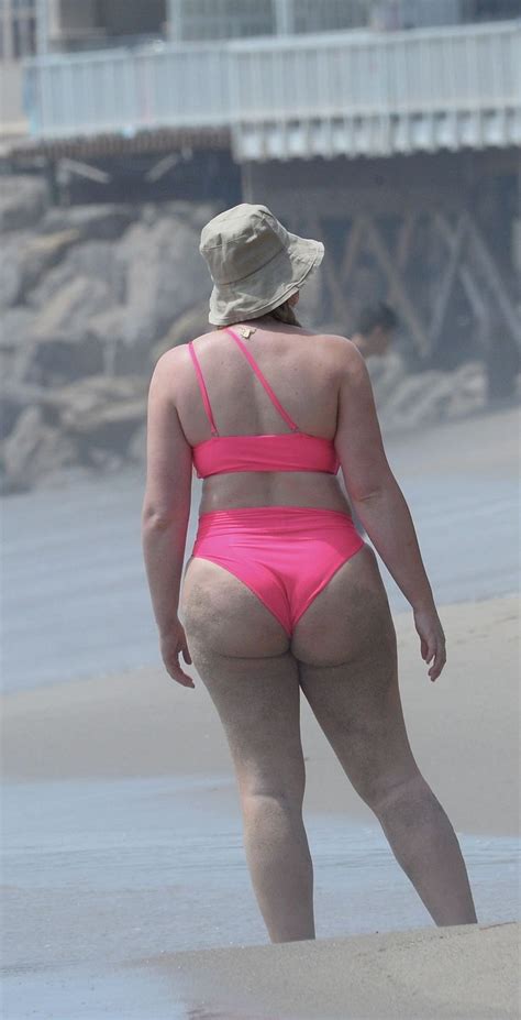 Iskra Lawrence Showed A Sexy Ass In A Pink Bikini 23