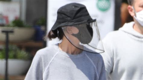 courteney cox stays safe behind face shield while grocery shopping
