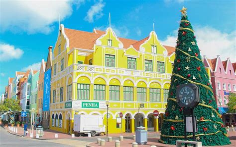 love  celebrate christmas  curacao   article   read    places