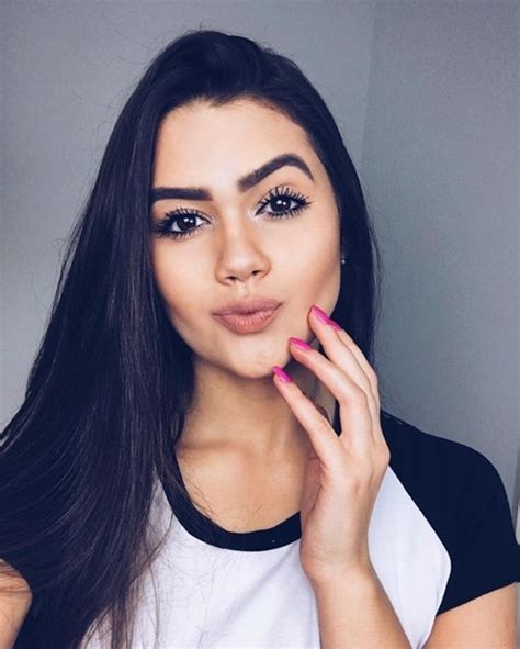 45 cute selfie poses for girls to look super awesome