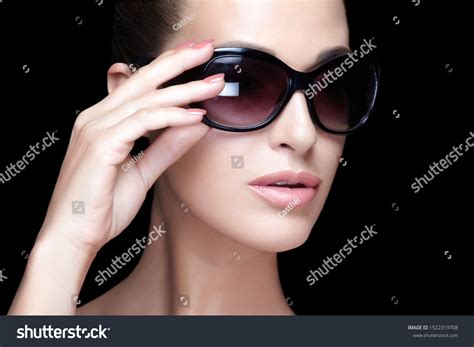 Fashion Model Girl Nude Makeup Posing 스톡 사진 1522319708 Shutterstock