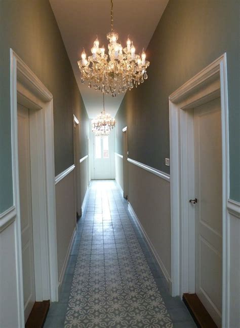 afbeeldingsresultaat voor hal  kleuren hallway chandelier hallway