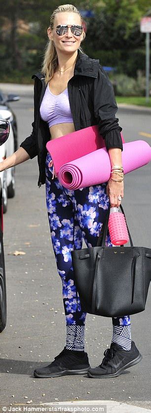 Molly Sims Looks Sporty In A Floral Yoga Pant For Workout