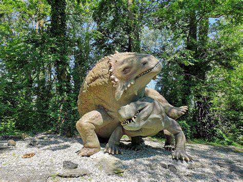 il parco della preistoria  rivolta dadda tra dinosauri  uomini