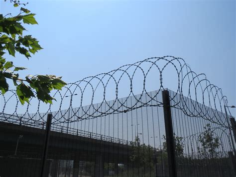 flat razor wire security fencing toppings zaun