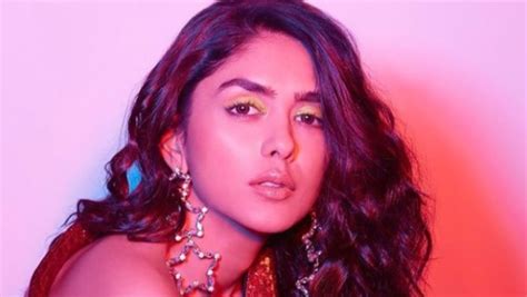 Mrunal Thakur On Not Having A Godfather In Bollywood It S Daunting