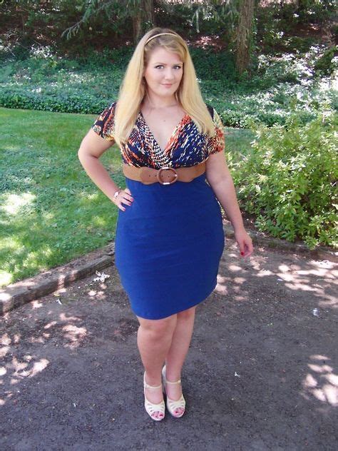 beautiful curvy women candids selfies