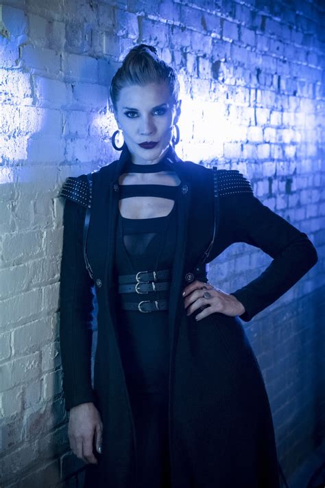 interview katee sackhoff on joining the flash and what s next for amunet black