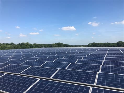 grootste dak met zonnepanelen van nederland opgeleverd op warehouse  tilburg energienieuws