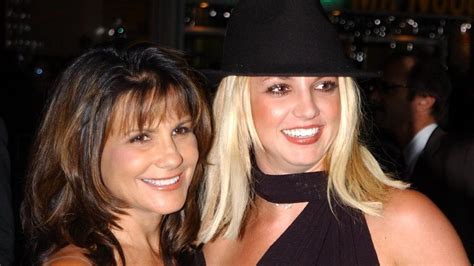 britney spears mother says pop star should be allowed to choose her
