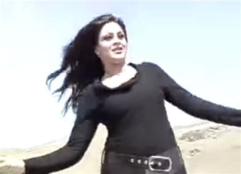 آخرین ویدیوها رقص زیبای یک دختر ایرانی‌ بدون حجاب روى سقف