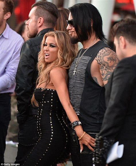 carmen electra touches tongues with ex husband dave navarro in la personajes carmen electra