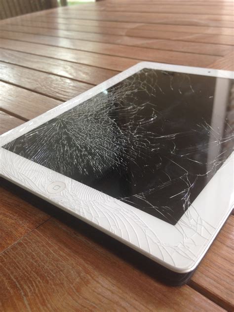 broken ipad screen  dubai