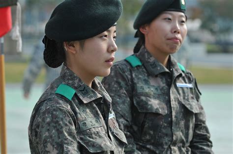 First Female South Korean Soldiers Earn Coveted Expert Infantryman