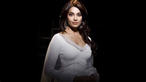 Bipasha Basu Full Hd Wallpapers And Hottest Images 1080p