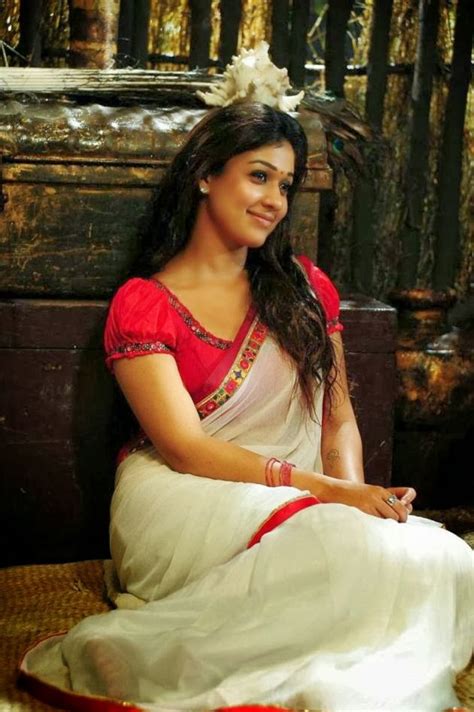 Latest Nayantara Actress Navel Show Hot In Saree Bolly