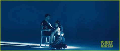 Nicki Minaj Gives A Lap Dance To Drake In Anaconda Music