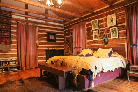 simple  neat cabin bedroom decorating ideas