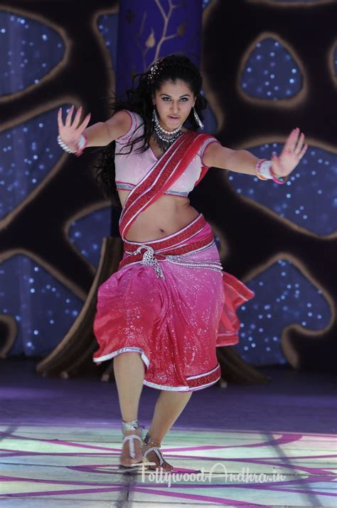 tapsee pannu hot dance stills in saree at daruvu movie eepixer