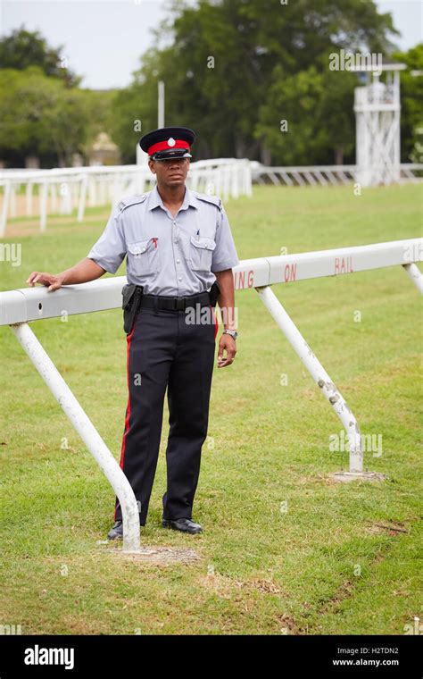 Barbados Bridgetown Policía Hipódromo Uniforme Curso Hombre Negro Hat