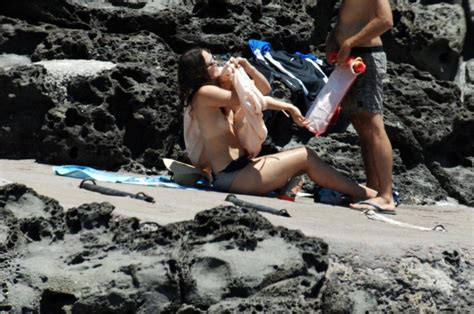 hot keira knightley topless paparazzi photos from italy scandal planet