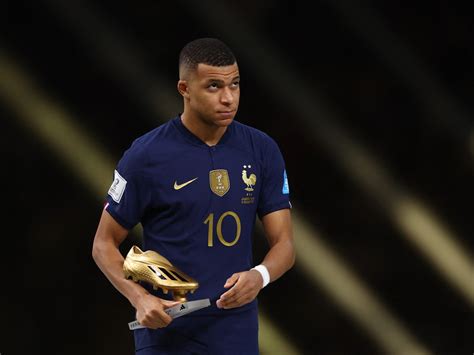 kylian mbappe wins world cup golden boot award beating messi al