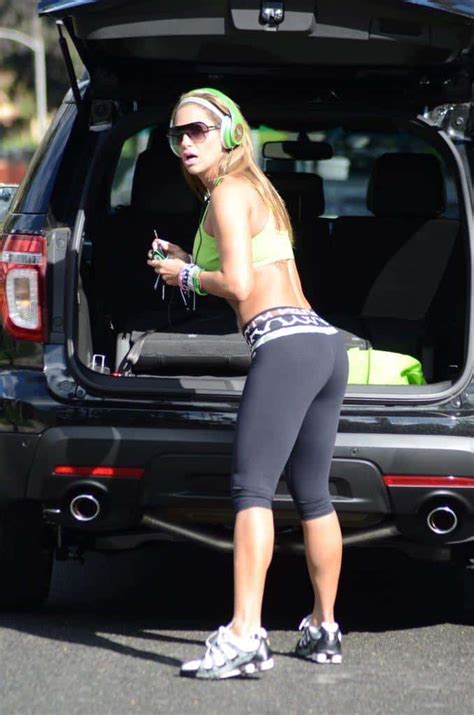 4 Pics Of Jennifer Nicole Lee In Yoga Pants Hot Girls In