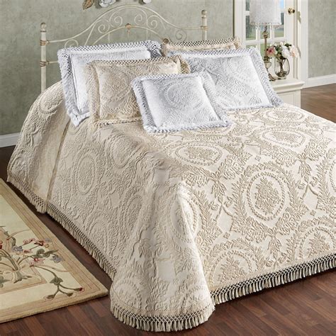 Timeless Woven Matelasse Oversized Bedspread Bedding