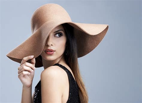 How To Choose The Best Hats For Your Face Shape Face Shapes Fashion