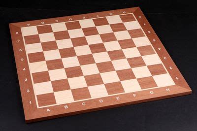 houten schaakbord   donker velden  mm   mm met coordinaten schaakboeken
