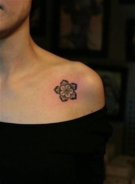 incredible tattoo designs   shoulder pretty designs