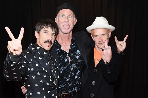 red hot chili peppers to live stream show from egypt s pyramids