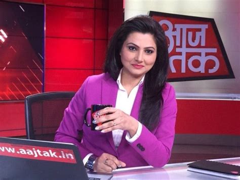 25 hottest female news anchor in india indian tv reporters female