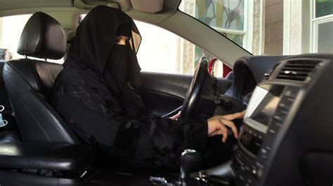 Suudi Arabistanda Kadın şoför övgüsü