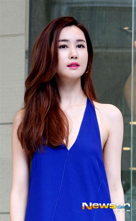 Actress Lee Da Hae Looks Stunning In Blue Dress