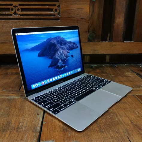 jual laptop apple macbook air retina  ram gb ssd gb layar