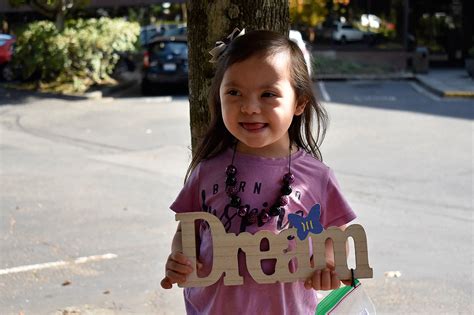 4 year old girl spreads down syndrome awareness in federal way