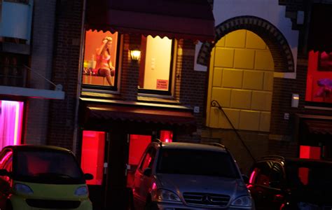 阿姆斯特丹红灯区的橱窗妓女[高清大图] 资讯频道 凤凰网