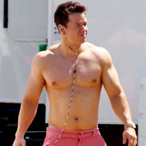 mark wahlberg s big hot muscles leave bridesmaids funny lady speechless
