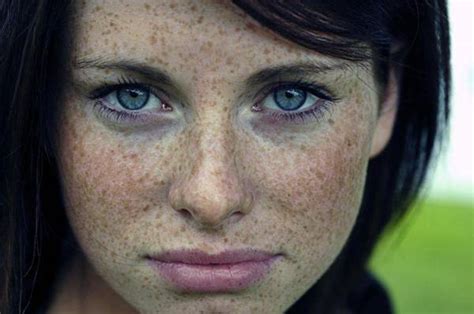 pretty girls with freckles on face 27 pics