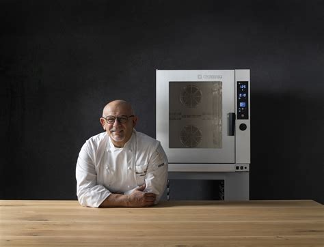 chef claudio sadler chooses tecnoinox  renew  kitchen home appliances world
