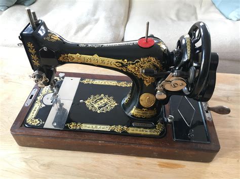singer sewing machine  years   works perfectly