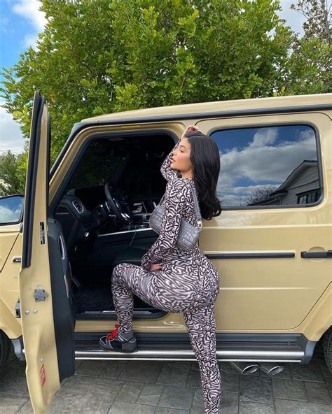 Kylie Jenner Oozes Sex Appeal As She Teases Her Famously Peachy Bum For