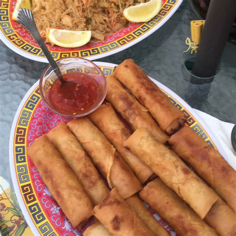 traditional filipino lumpia