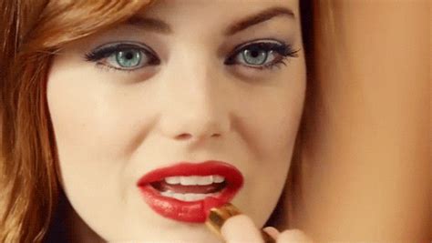 si te pintas los labios de estas 10 maneras estarás echándote muchos