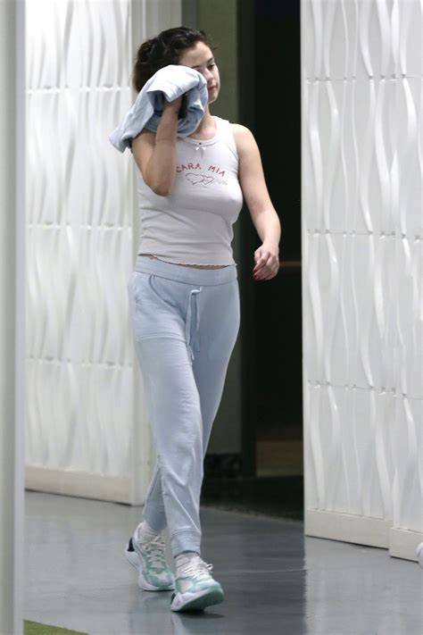 Braless Selena Gomez Visit To The Doctor’s Office In Los Angeles 11