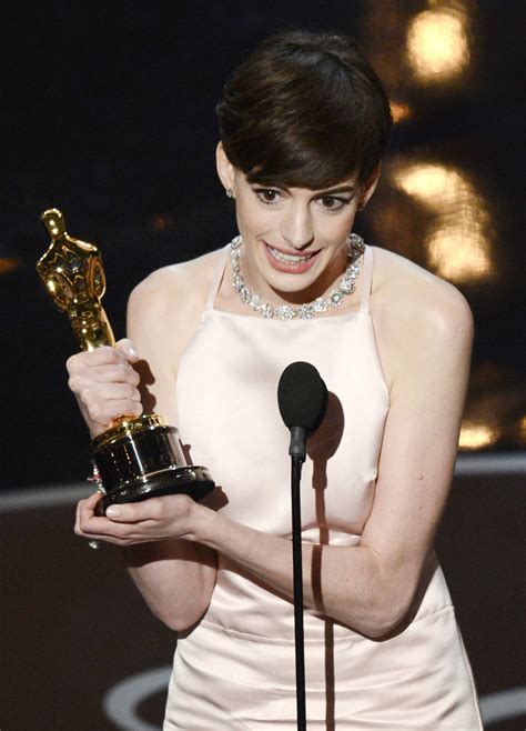 2013 oscars anne hathaway s acceptance speech for best supporting actress in full the independent