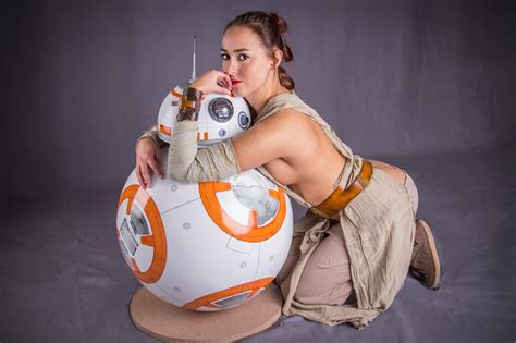 the best rey cosplay from the force awakens in a far