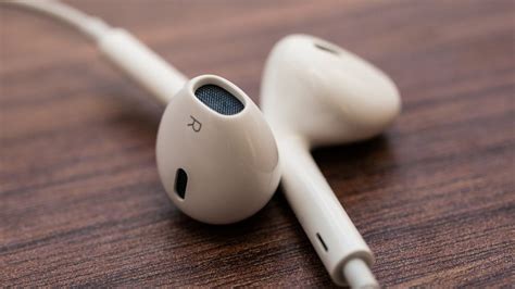 apples earpods headphones torn   science cnet