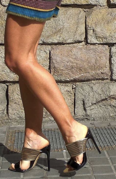 pin by costas liolias on ΠΑΠΟΥΤΣΙΑ 1 high heel mules sexy feet